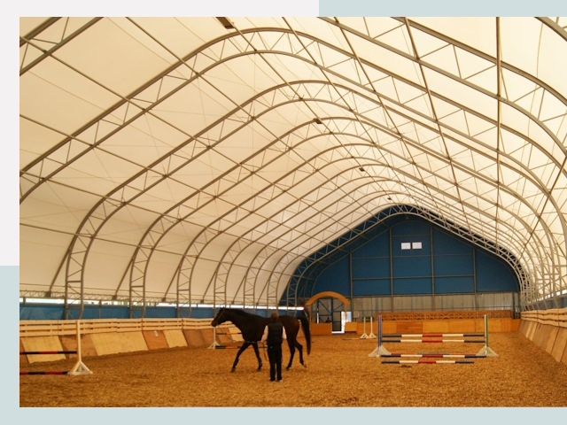 Строительство конных манежей в Угличе